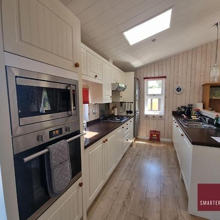 Milford On Sea - 4 Bedroom Lodge In Shorefield Country Park المظهر الخارجي الصورة